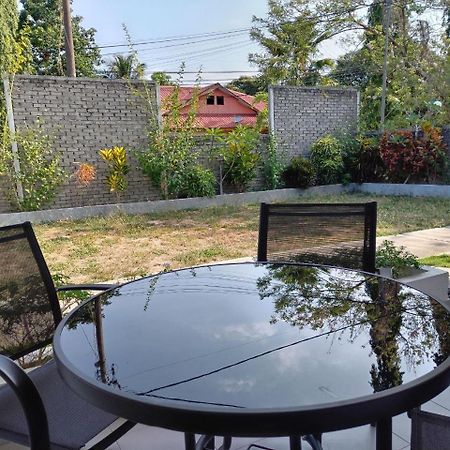 Funduq Al Busyra Motel Pantai Cenang  Luaran gambar